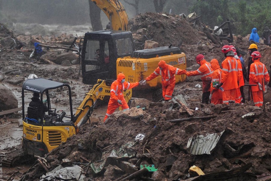 Rescue workers look for survivors at the site of a landslide during heavy rains in Idukki, Kerala, India on August 9, 2020 — Reuters photo