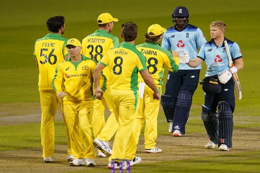 England's Sam Billings, Jofra Archer and Australia players after the match — Reuters photo
