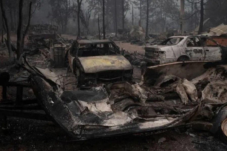 Vehicles lie damaged in the aftermath of the Obenchain Fire in Eagle Point, Oregon, US, September 11, 2020 — Reuters