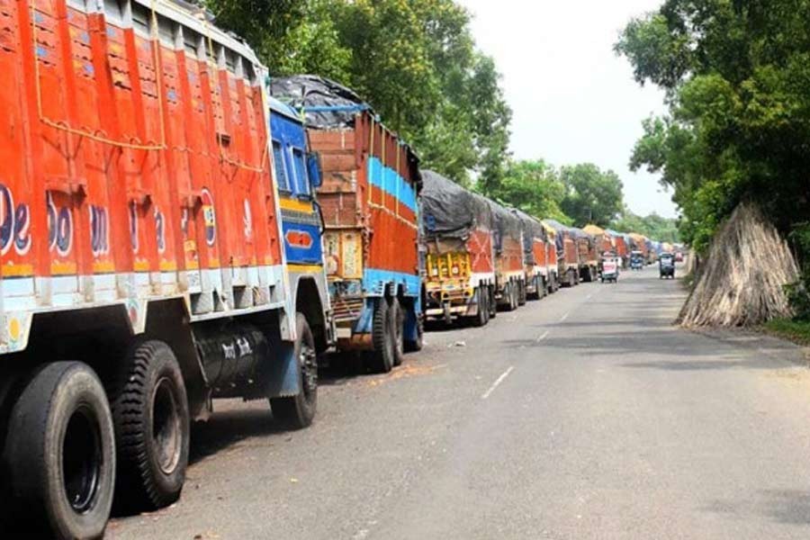 Hundreds of Bangladesh-bound onion trucks stranded at Indian ports