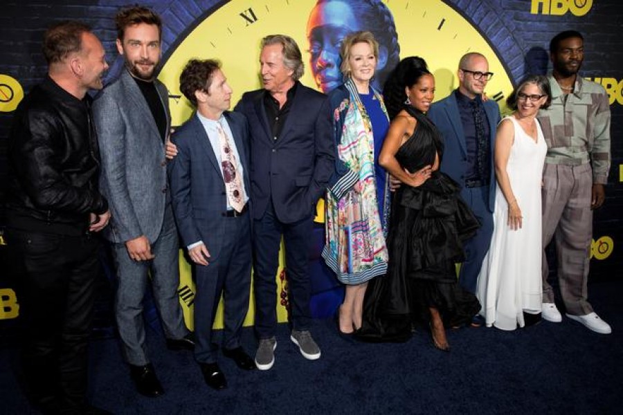 Andrew Howard, Tom Mison, Tim Blake Nelson, Don Johnson, Jean Smart, Regina King, executive producer/writer Damon Lindelof, EP/director Nicole Kassell and Yahya Abdul-Mateen II arrive at the premiere of the HBO series Watchmen in Los Angeles, California, US, October 14, 2019 — Reuters/Files