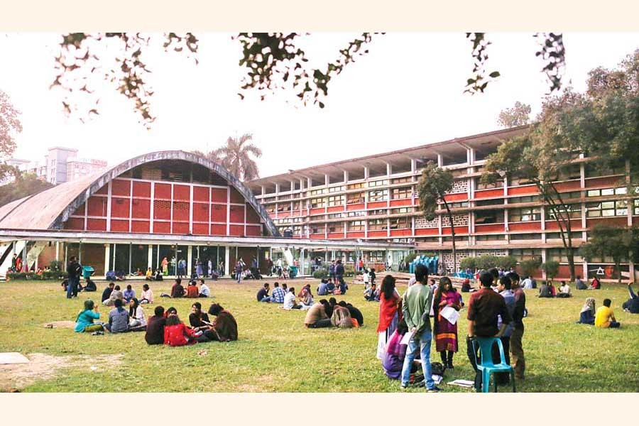    Open air adda at TSC, Dhaka University      —Collected  Photo