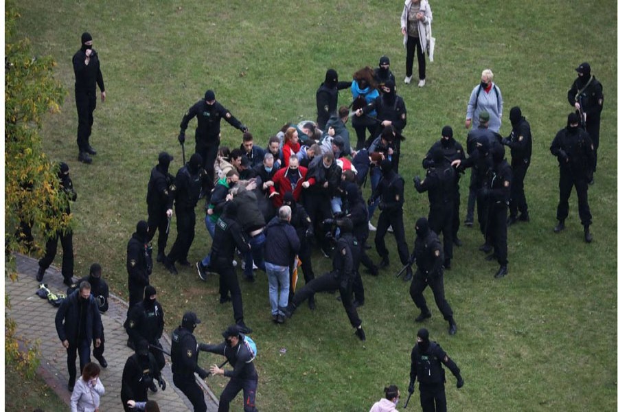 Police in Belarus crack down on protesters, arrest dozens
