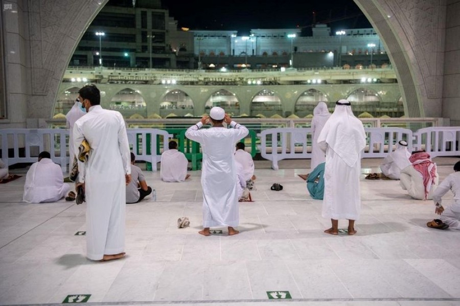 Muslims maintaining social distancing pray in the Grand Mosque for the first time in months since the coronavirus disease (COVID-19) restrictions were imposed, after they were allowed by the Saudi authorities, in the holy city of Mecca, Saudi Arabia October 18, 2020. Saudi Press Agency/Handout via REUTERS