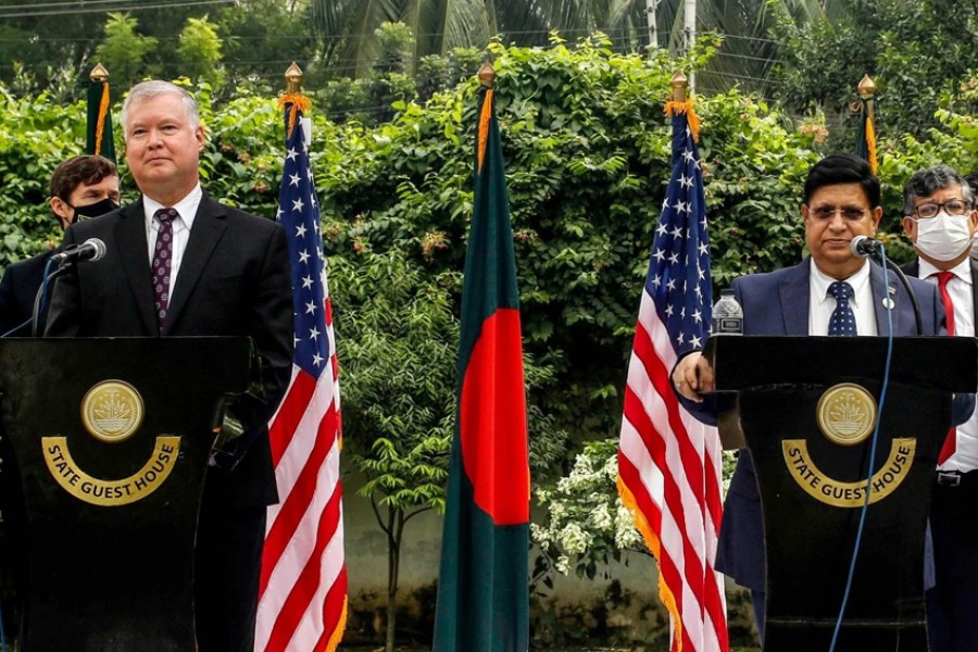 US Deputy Secretary of State Stephen Biegun, left, and Bangladesh‘s Foreign Minister AK Abdul Momen at a press conference in Dhaka