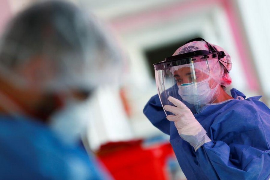 Kinesiologist Maria Luz Porra puts on a face shield before checking patients suffering from the coronavirus disease (Covid-19) in an intensive care unit of a hospital, on the outskirts of Buenos Aires, Argentina on October 16, 2020 — Reuters photo