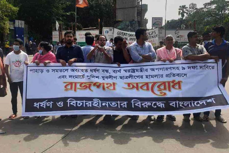 Anti-rape protesters block Shahbagh intersection