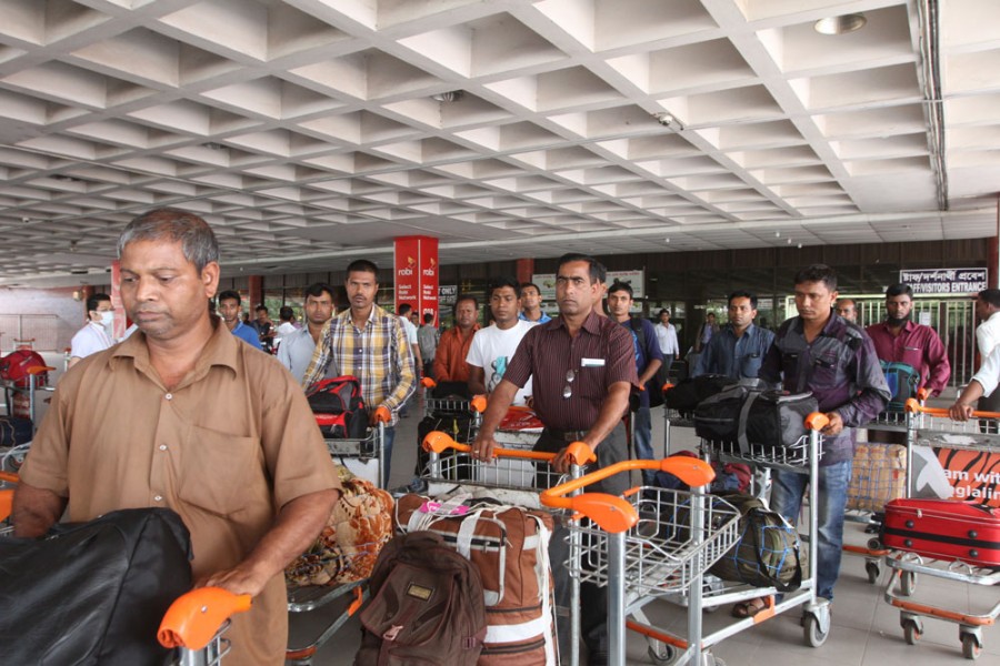 Over 225,000 Bangladeshi expats return home in last seven months