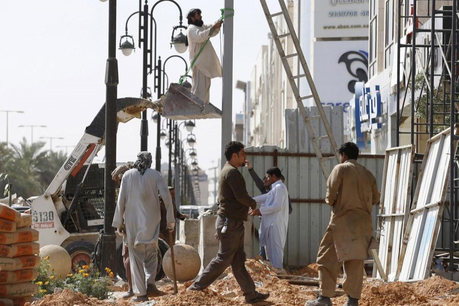 Representational image: Labourer work to remove a pole outside a residential building in Riyadh, Saudi Arabia, February 9, 2016 -- Reuters/Files