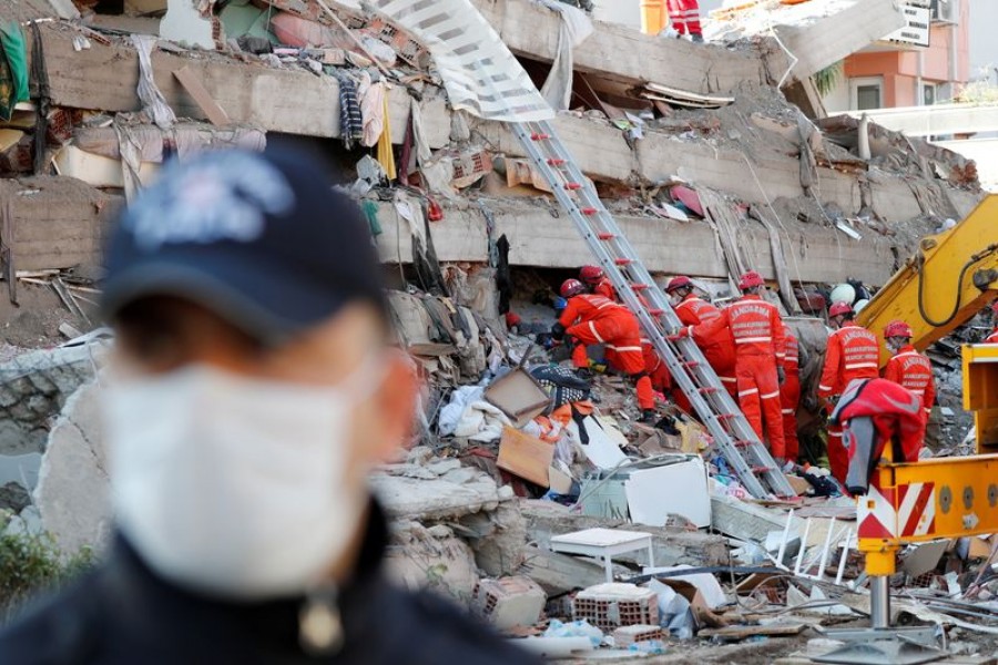 Rescue operations take place after an earthquake struck the Aegean Sea, in the coastal province of Izmir, Turkey, October 31, 2020. REUTERS/Murad Sezer