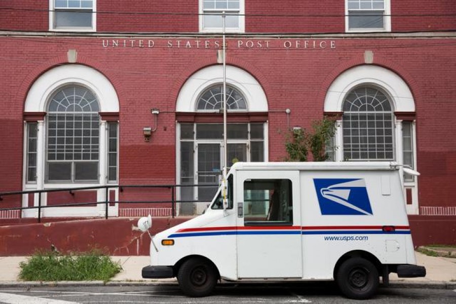 A US Postal Service (USPS) post office in Philadelphia, Pennsylvania, US, August 14, 2020. REUTERS/Rachel Wisniewski/File Photo