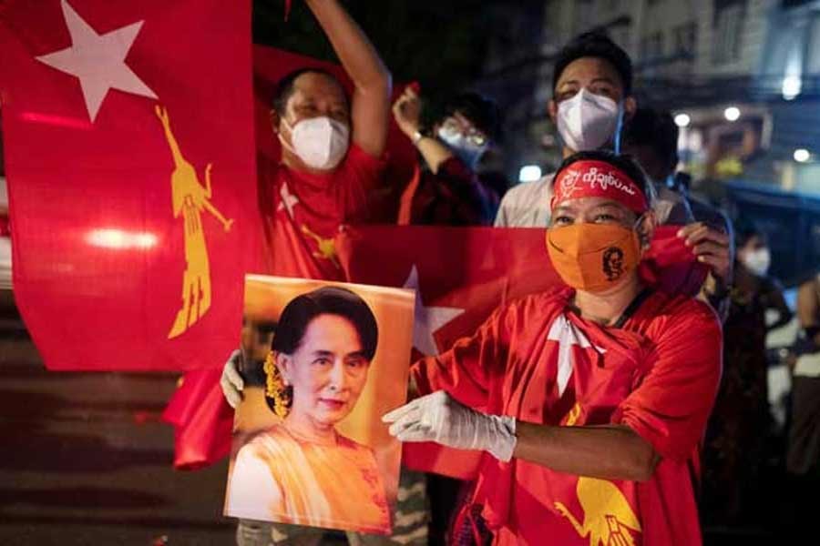 Myanmar awaits election results, Suu Kyi may get new term