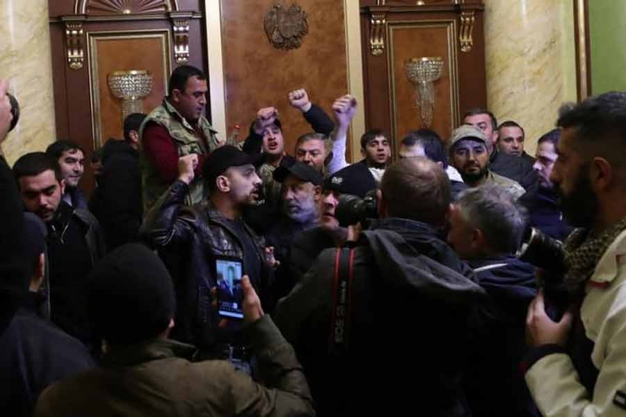 People storm the government house in Yerevan of Armenia on Tuesday, after Armenian PM Pashinyan said he had signed an agreement with leaders of Russia and Azerbaijan to end the war –Reuters Photo