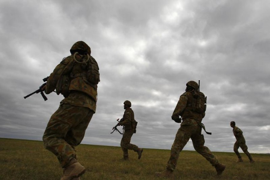 Members of Australia's special forces conduct an exercise during the Australian International Airshow in Melbourne March 2, 2011. REUTERS/Mick Tsikas