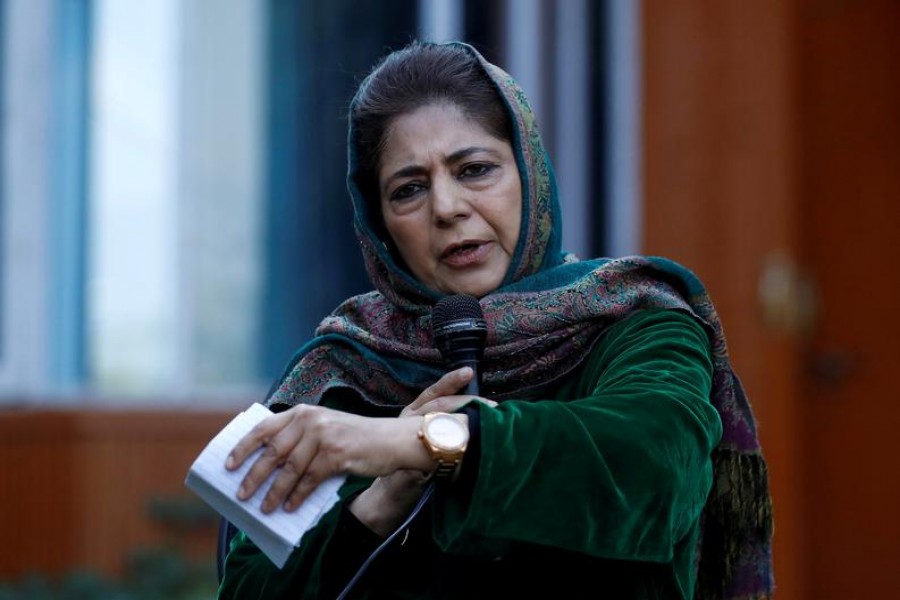 Mehbooba Mufti, former chief minister of Jammu and Kashmir and President of Peoples Democratic Party (PDP), addresses a news conference in Srinagar, October 23, 2020. REUTERS/Danish Ismail/File Photo