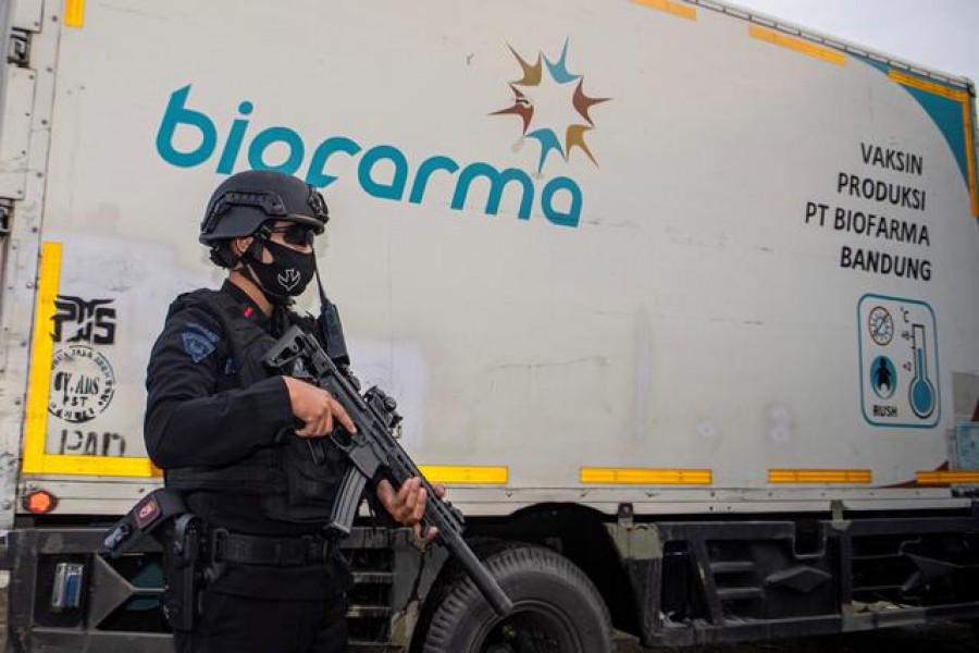 An armed police officer stands guard next to a truck containing Sinovac's vaccine for coronavirus disease (Covid-19) as it arrives at the cold room of Indonesia's local health department in Palembang, South Sumatra province, Indonesia, January 4, 2021 — Antara Foto/Nova Wahyudi/ via Reuters