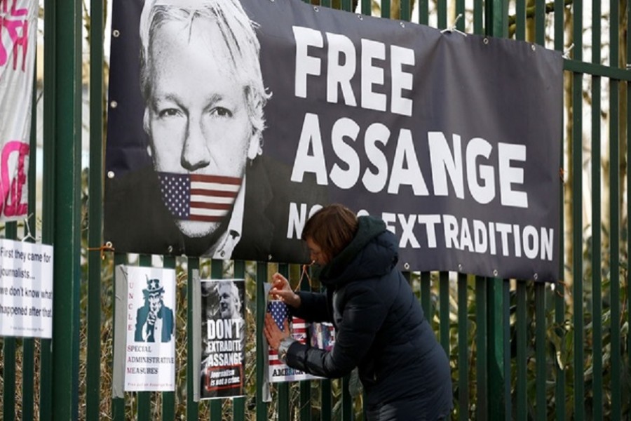 UK judge rejects extraditing Assange to US