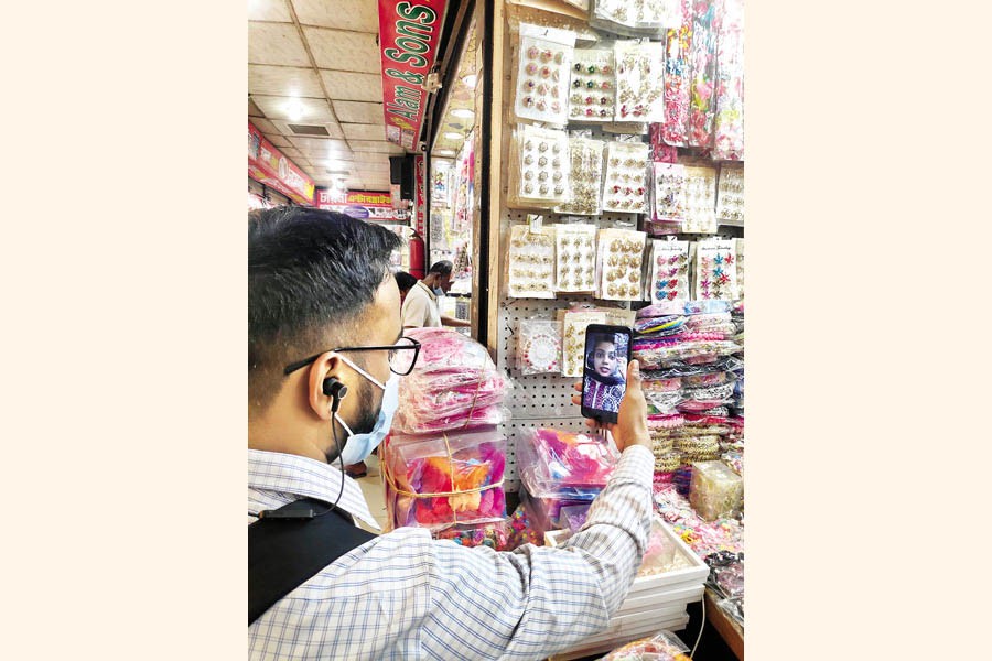 A shophopper showing products from Chawkbazar to a customer