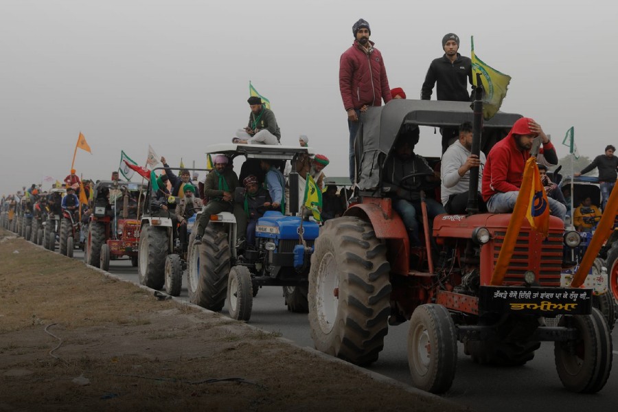 Farmers participate in a tractor rally to protest against the newly passed farm bills at Singhu border near New Delhi, India, January 7, 2021. REUTERS/Adnan Abidi
