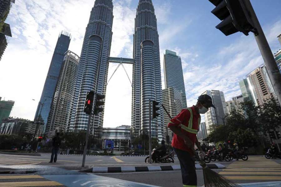 Malaysia imposes fresh lockdown in capital, five states
