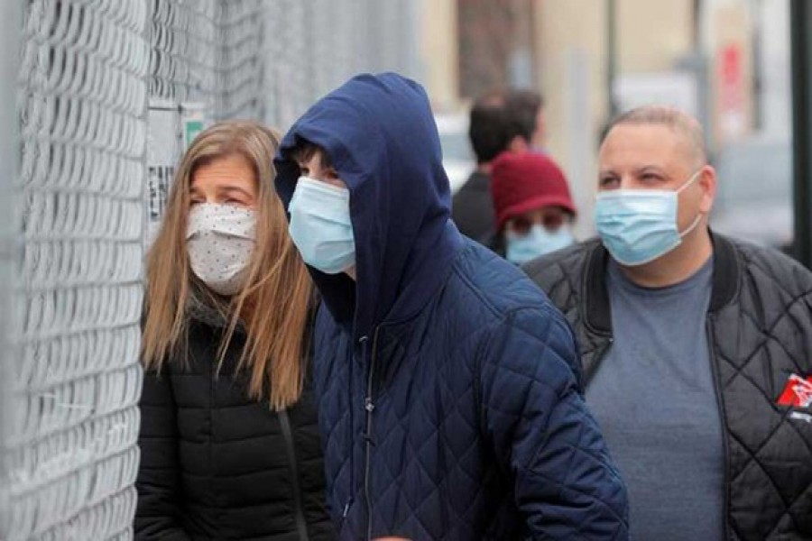 People line up to receive a dose of the coronavirus disease (Covid-19) vaccine at a 24 hour vaccination centre at the Brooklyn Army Terminal in Brooklyn, New York, US, January 11, 2021. REUTERS/Brendan McDermid