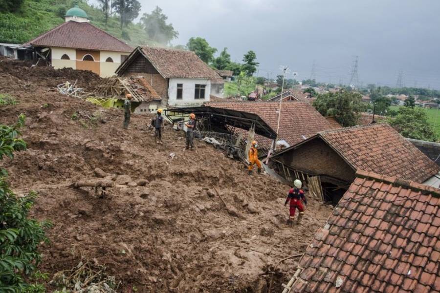 13 killed In Indonesia landslides, 26 missing