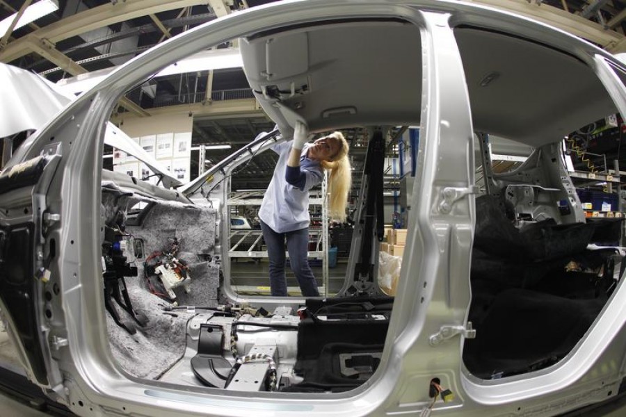 An employee works at the assembly line of the Ford car factory of Saarlouis, December 06, 2010 — Reuters/Files