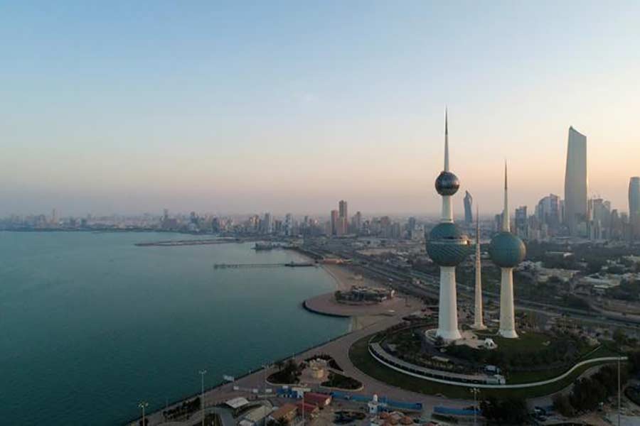 Kuwait suspends entry of non-citizens for two weeks