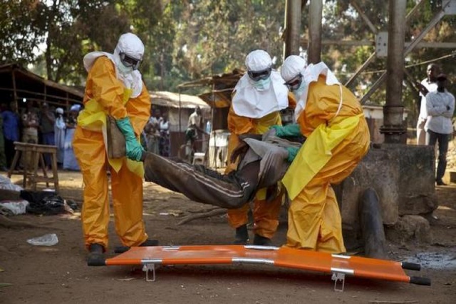 A French Red Cross team picks up a suspected Ebola case from the centre of Forecariah on January 30, 2015. REUTERS/Misha Hussain