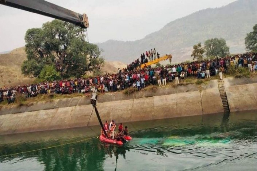 40 killed in India as bus plunges into canal