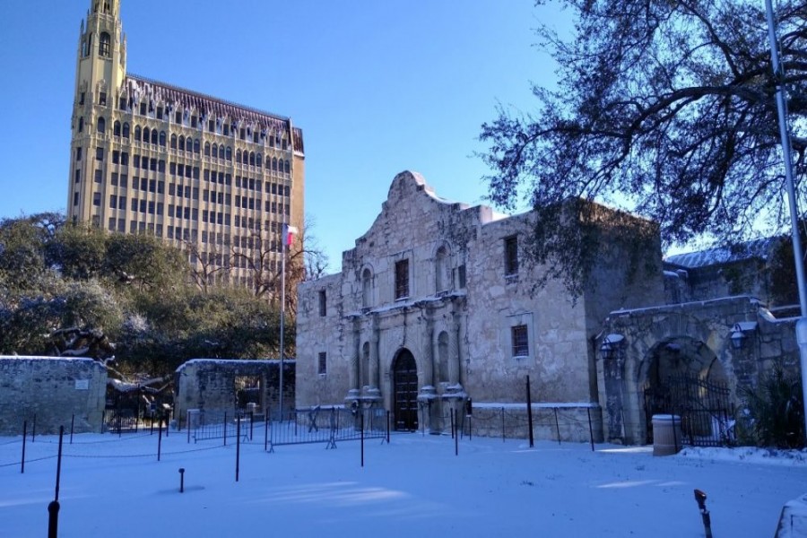 Cold snap leaves one dead, over 4.0m without power in Texas