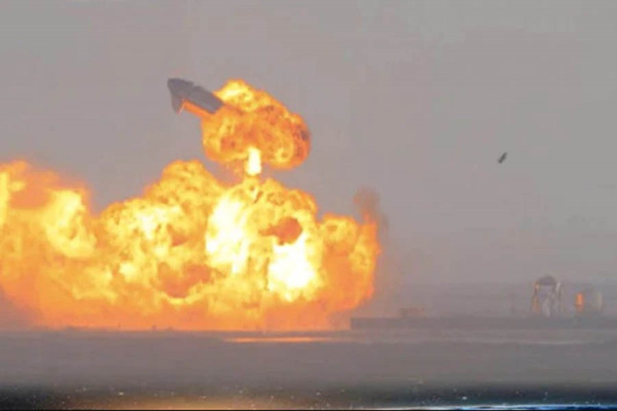 SpaceX Starship rocket prototype blows up