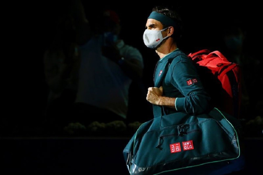 Tennis - ATP 250 - Qatar Open - The Khalifa International Tennis and Squash Complex, Doha, Qatar - March 10, 2021 Switzerland's Roger Federer wearing a mask as he walks out before his first round match against Great Britain's Dan Evans Tennis Federation/Samer Al-Rejjal/Handout via Reuters/File Photo