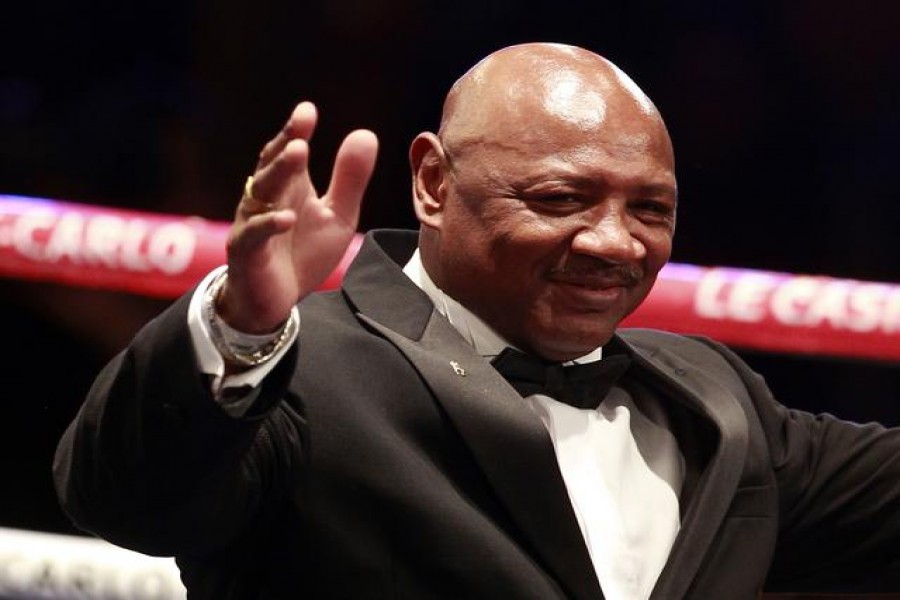 FILE PHOTO: Former boxing world champion Marvin Hagler of the US waves before a WBA Middleweight World Championship match between Gennadiy Golovkin of Kazakhstan and Nobuhiro Ishida of Japan in Monte Carlo, early March 31, 2013. REUTERS/Eric Gaillard