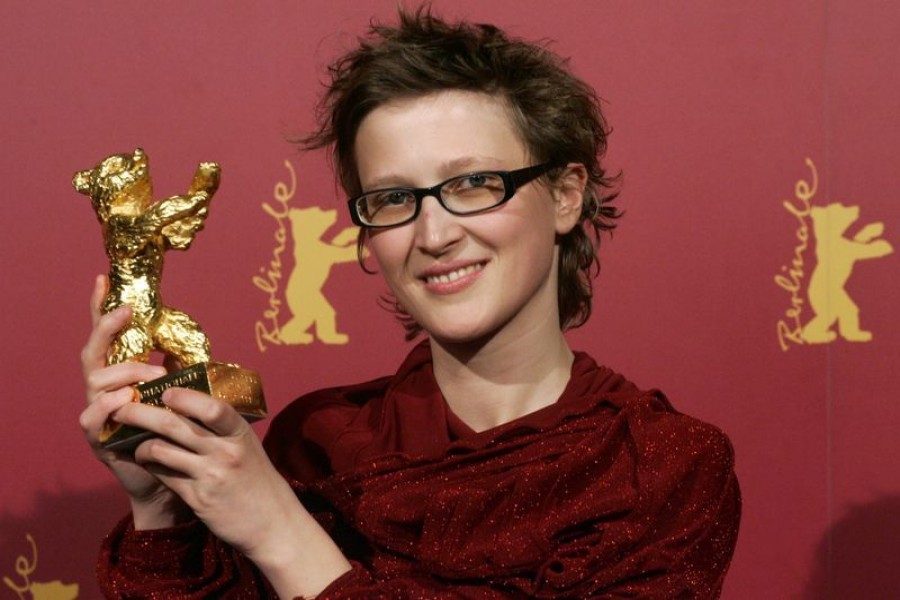 Bosnian director Jasmila Zbanic poses with her Golden Berlin Bear after the awarding ceremony at the 56th Berlinale International Film Festival in Berlin on February 18, 2006 — Reuters/Files