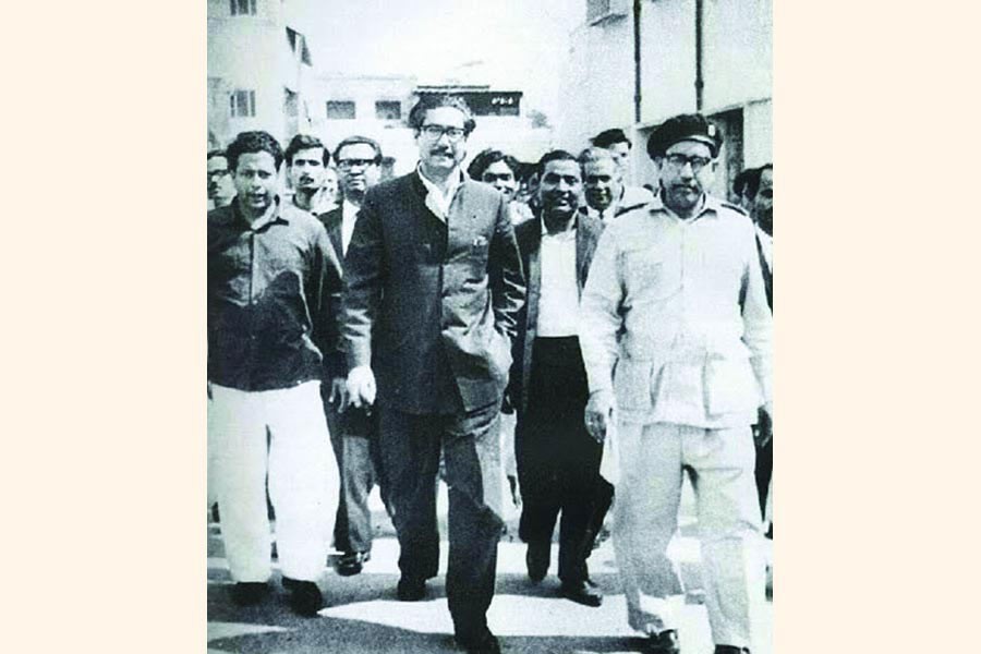 Sheikh Mujibur Rahman on his way to the Special Tribunal set up in the Dhaka Cantonment to try the Agartala Conspiracy Case (1969).