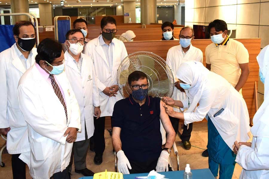 Obaidul Quader receives first dose of Covid-19 vaccine