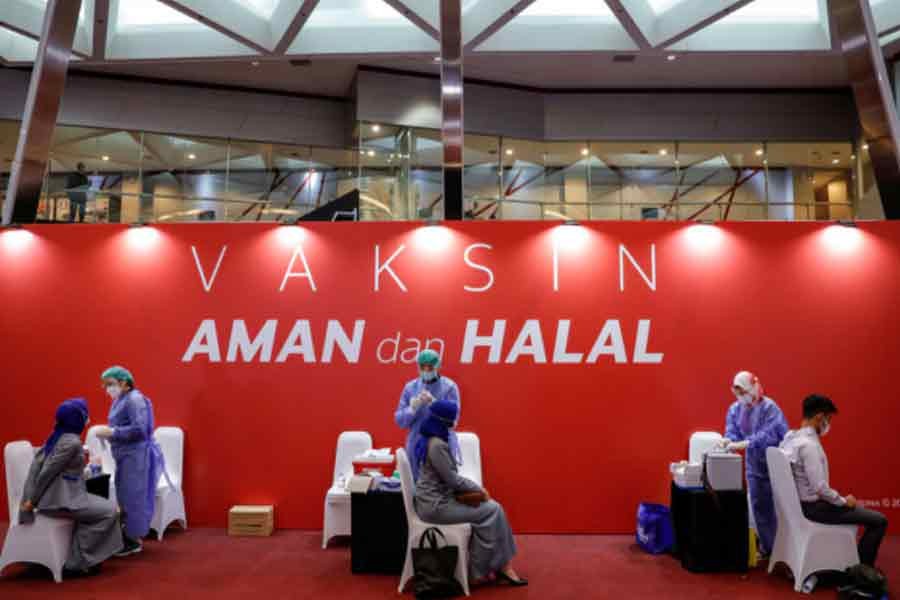 Healthcare workers prepare to inoculate people with Sinovac's coronavirus disease (COVID-19) vaccine during a COVID-19 mass vaccination programme at the Indonesia Stock Exchange in Jakarta, Indonesia, on March 31 -Reuters file photo