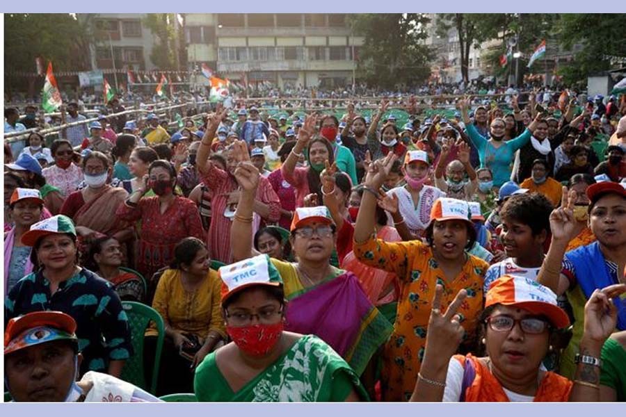 Supporters of the Chief Minister of the eastern state of West Bengal and Trinamool Congress (TMC) Chief, Mamata Banerjee, attend an election campaign rally ahead of the forth phase of the state election, amidst the spread of the coronavirus disease (COVID-19), in Kolkata, India, Apr 7, 2021. REUTERS