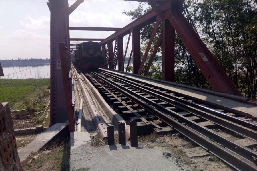 A combination photo of the century-old Teesta Railway Bridge (left) and a train moving through the risky bridge in Lalmonirhat — FE