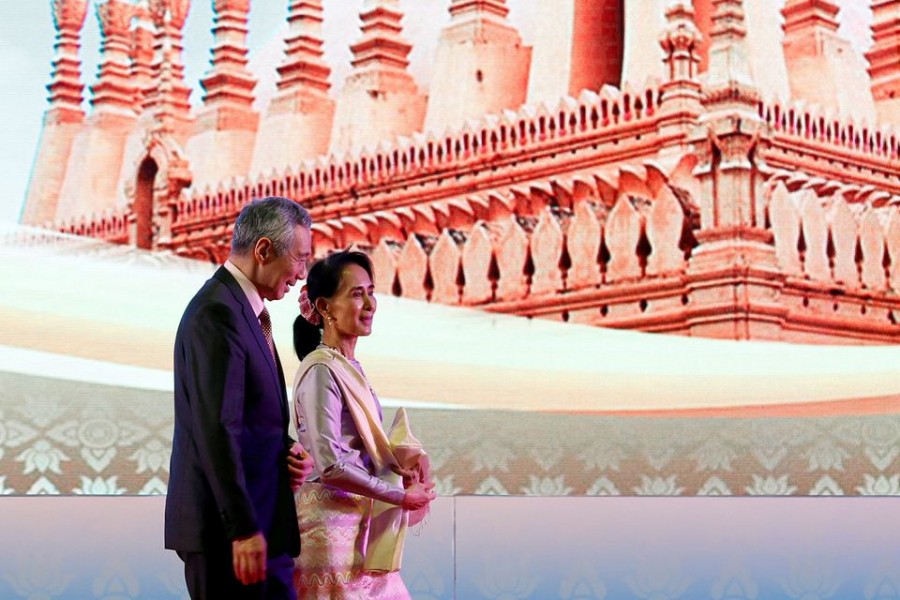 Myanmar leader Aung San Suu Kyi and Singapore's Prime Minister Lee Hsien Loong leave the opening ceremony of an ASEAN Summit in Vientiane, Laos September 6, 2016. REUTERS/Soe Zeya Tun/File Photo