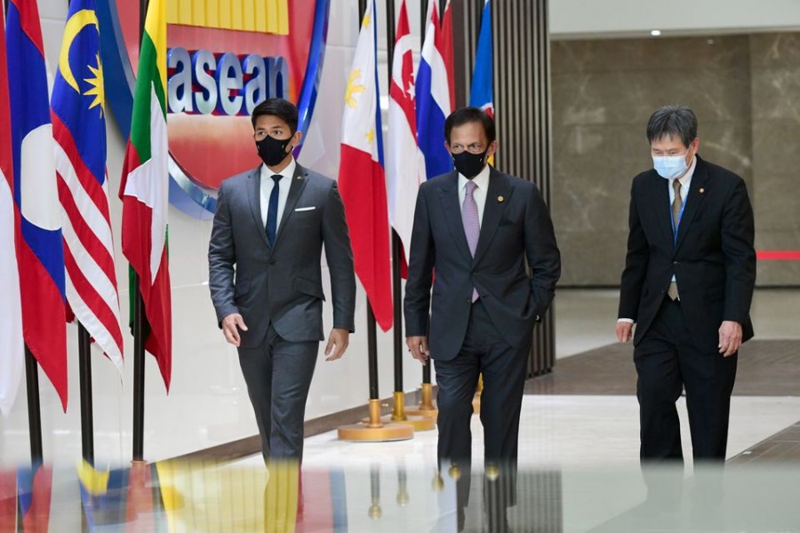 Brunei's Sultan Hassanal Bolkiah (C) and ASEAN Secretary General Lim Jock Hoi (R) walk while attending the ASEAN leaders' summit at the Association of Southeast Asian Nations (ASEAN) secretariat building in Jakarta, Indonesia, April 24, 2021. Courtesy of Muchlis Jr/Indonesian Presidential Palace/Handout via REUTERS