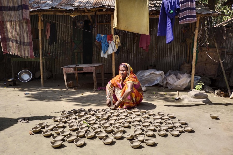 Lalmonirhat potters passing hard times