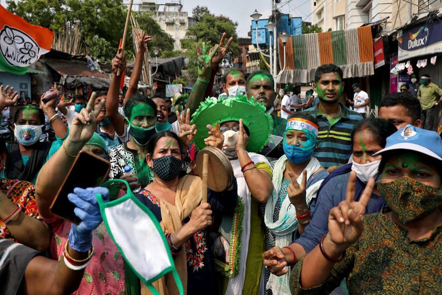 Supporters of Chief Minister of West Bengal state and the Chief of Trinamool Congress (TMC) Mamata Banerjee celebrate after the initial poll results, amidst the spread of the coronavirus disease (Covid-19), in Kolkata, India on May 2, 2021 — Reuters photo