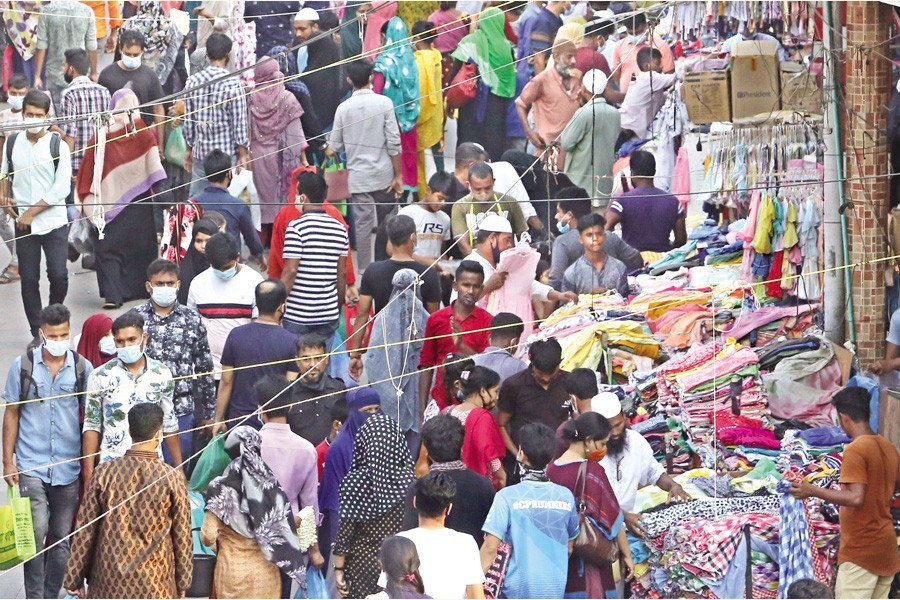 This footbridge in the New Market area of the city is crammed with people on Friday - a telltale sign that people are recklessly violating the Covid-19 health guidelines, posing a severe threat of the further virus spread — FE photo