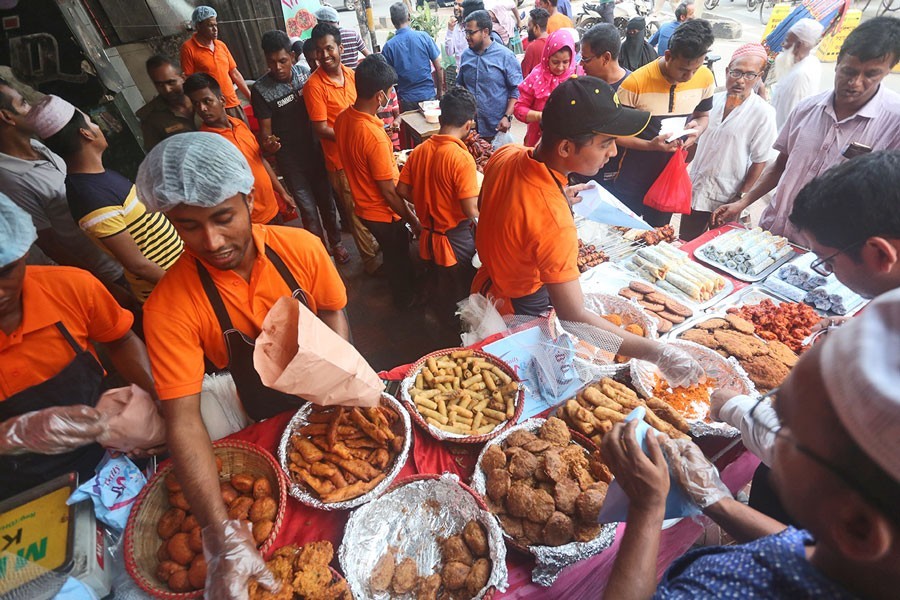 People buying iftar items from a shop in the city's Bailey Road area on May 16, 2019 — FE Photo/Files