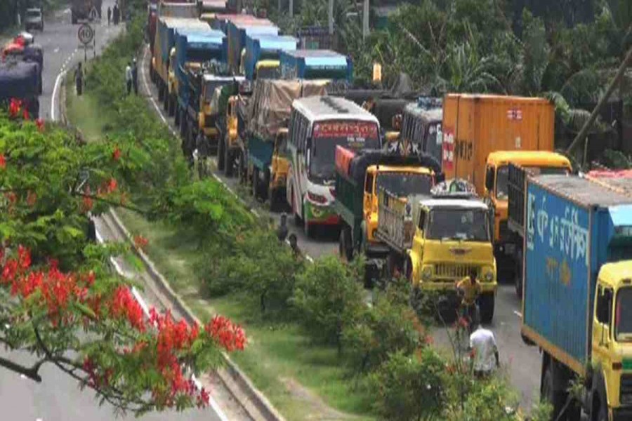 20-km tailback on Dhaka-Aricha highway as homegoers go desperate