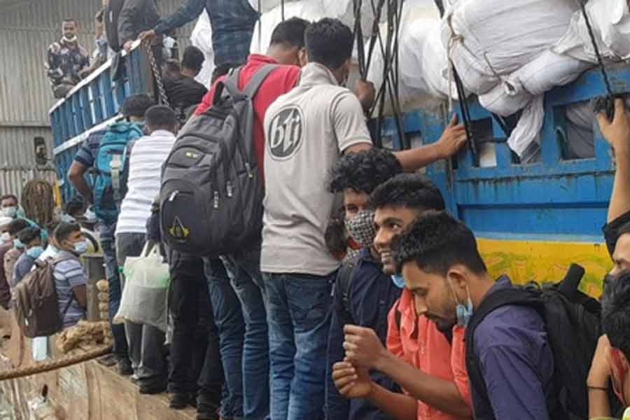 Thousands crossing Padma River in a mad rush to reach home