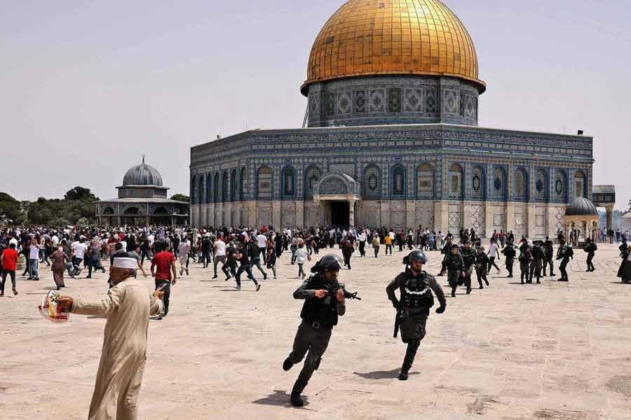 Israeli forces carrying out an attack on Palestinians at Al-Aqsa Mosque compound after Friday prayers –The photo was taken from Twitter