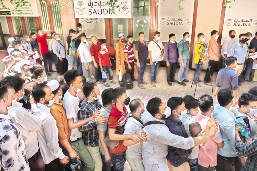 Migrant workers seeking to return to Saudi Arabia wait in long lines in front of the office of Saudia, the Saudi flag carrier, in the city to register for hotel reservations on Saturday, as new travel advisory requires them to quarantine at a designated hotel upon entry to the kingdom — FE photo by Shafiqul Alam